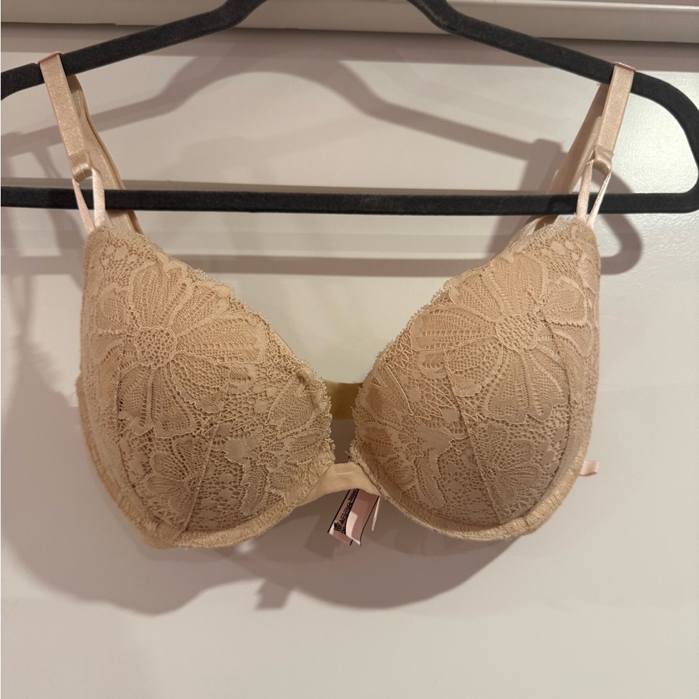 Victoria’s Secret Beige Lace Push Up Bra 34D